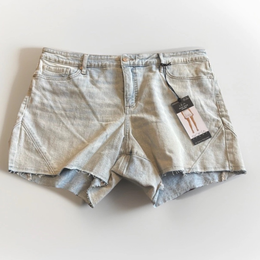Women’s Size 16 Sofia Vergara LILA Mid Rise Light Blue Jean Shorts Pockets NWT